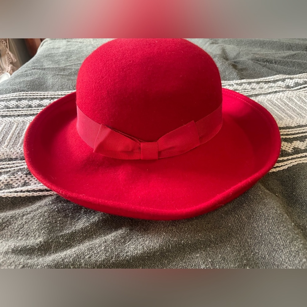Tina Too 1960s vintage wool hat